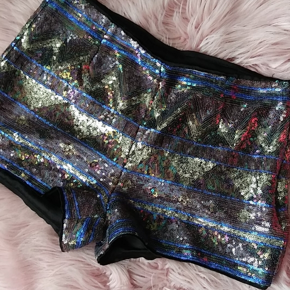 Shorts - Picture 14 of 14